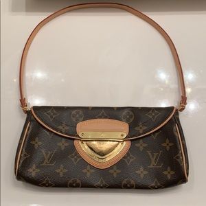 Small authentic LV clutch